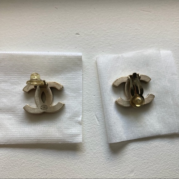 Chanel Vintage Gold Plated Clip On Earrings - Picture 8 of 8